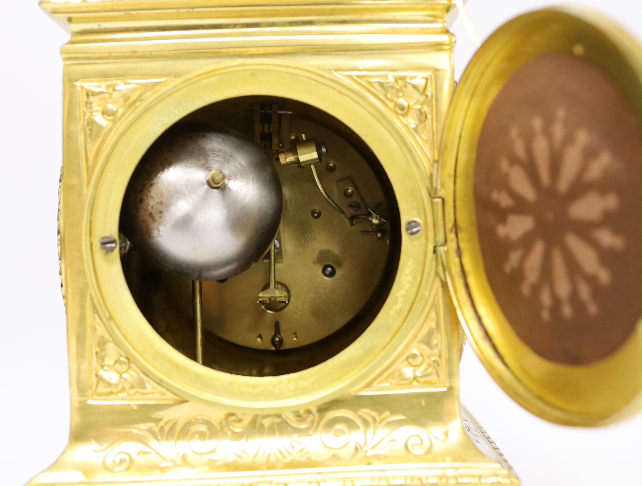 An early 20th century French ormolu mantel clock, 30cm